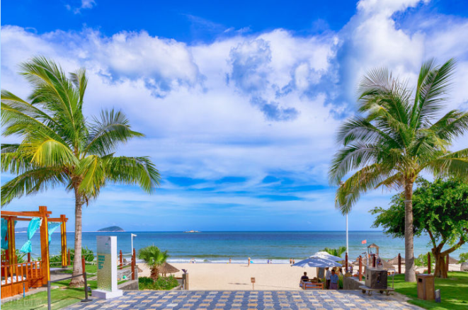 阳光海南，温暖日常全景画卷